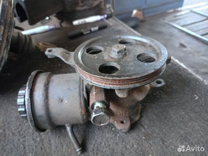 Насос гур Toyota Corolla AE100 5A-FE