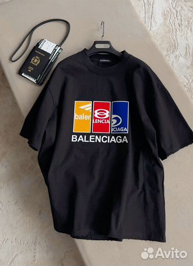 Balenciaga футболка белая и черная женская