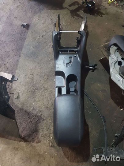 Hyundai ix35 подлокотник