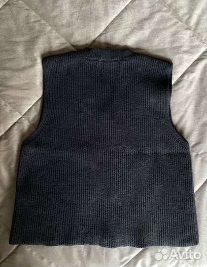 Жилетка женская вязаная