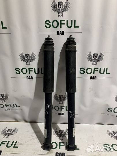 Стойка амортизатора задняя Toyota Auris