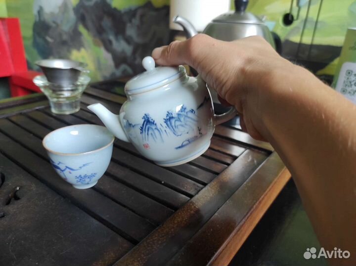 Фарфоровый чайник ручной росписи