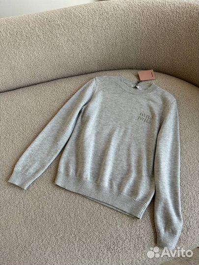 Базовый свитер