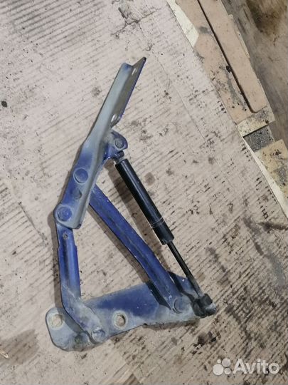 Петля (крепление) капота лево Вектра Б