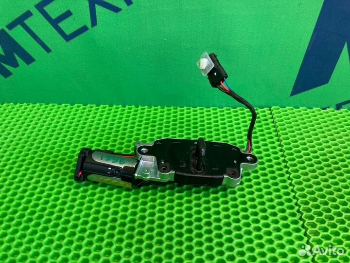 Доводчик двери багажника Bmw X5 E70 N57D30A 2012