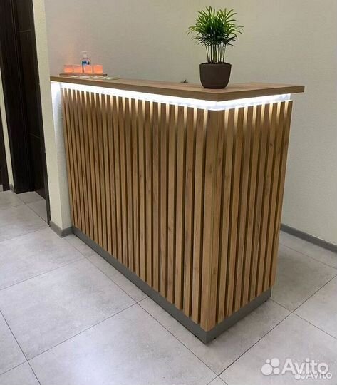Стойка ресепшн для салона красоты