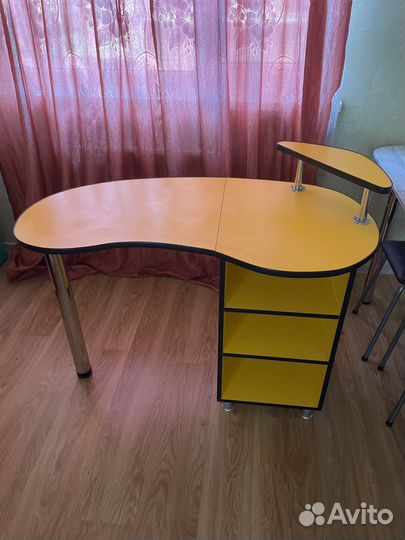 Маникюрный стол складной бу