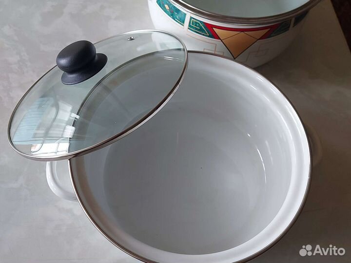 Кастрюля эмалированная новая