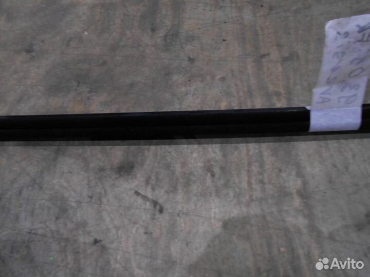 Уплотнитель стекла передней двери от Toyota Avens