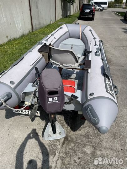 Лодка риб с мотором и прицепом