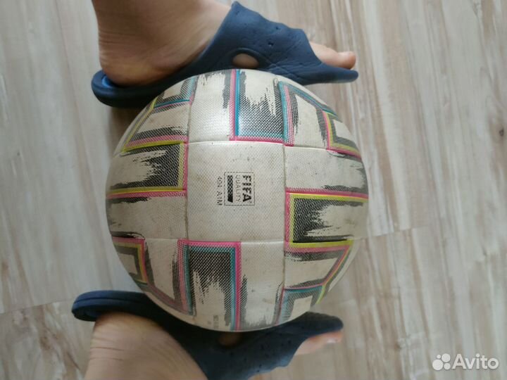 Футбольный мяч adidas