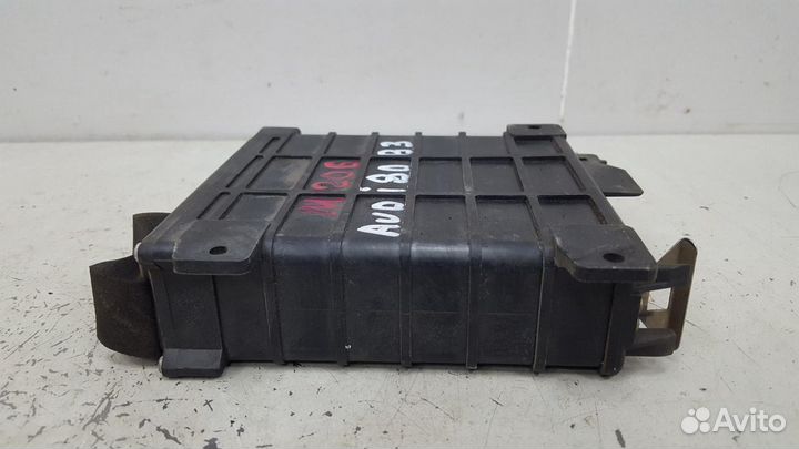 Блок управления двигателем двс эбу Audi 80 B3 893