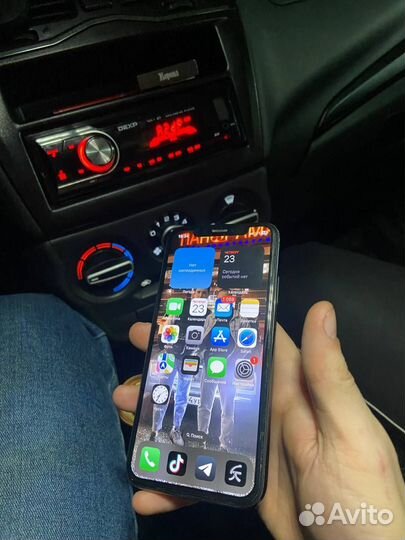 iPhone X, 64 ГБ