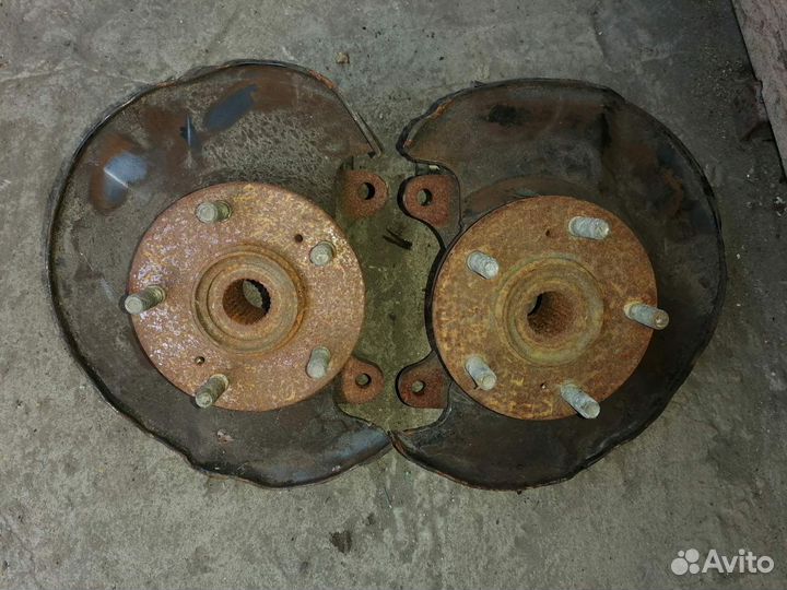 Поворотный кулак передний Honda Stepwgn RF1-2 1996