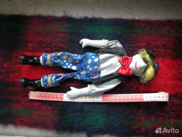 Фарфоровая статуэтка клоун с рыжими волосами