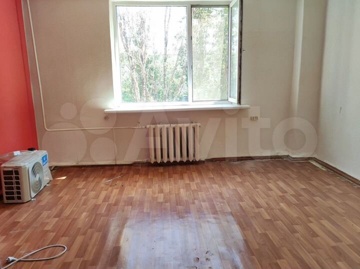 Комната 18 м² в 4-к., 4/4 эт.