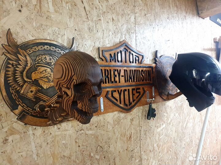 Вешалка для мото шлема