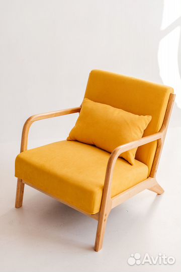 Кресло с мягкой спинкой и сидением