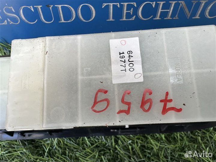 Пульт стеклоподъемника передний правый Suzuki