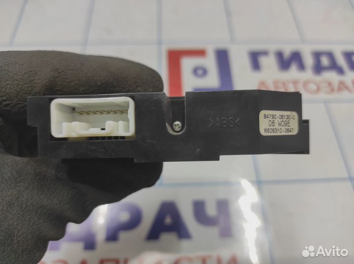 Кнопка обогрева заднего стекла Toyota Avensis (T25