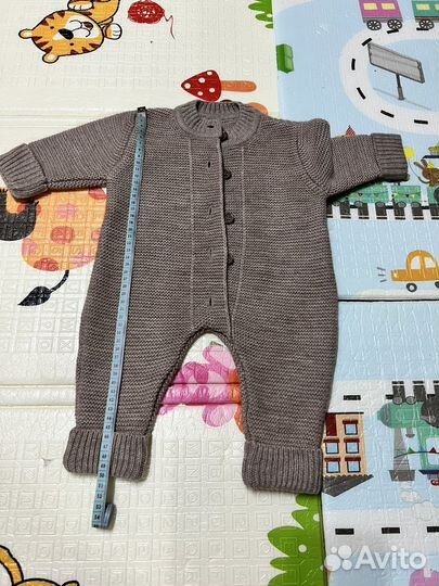 Вязаный комбинезон для новорожденного