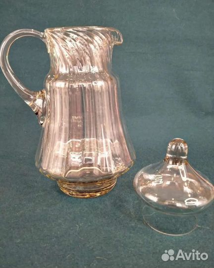 Стеклянный кувшин с крышкой