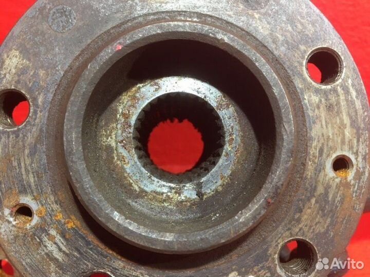 Кулак передний левый Citroen C5 X7 6FY 2012