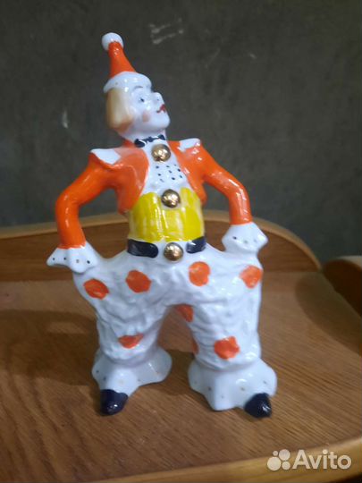 Фарфоровая статуэтка Клоун
