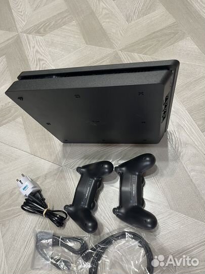 Sony PS4 Slim 500 gb +2 геймпада