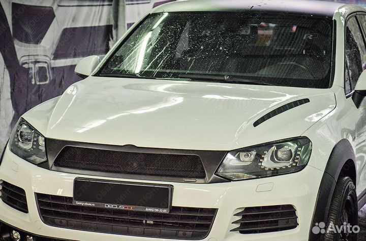 Капот T-ART Style на Volkswagen Touareg NF