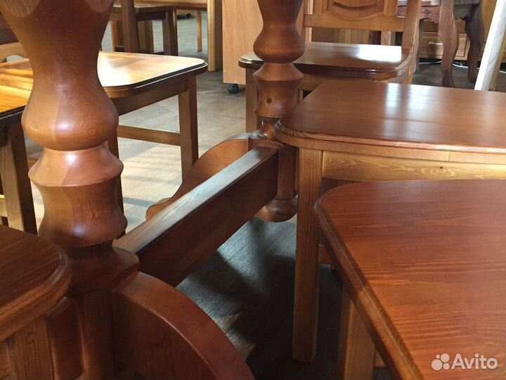Стол и стулья
