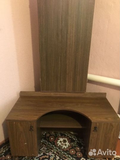 Трюмо с зеркалом