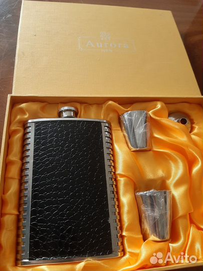 Фляжка и 2 стопки