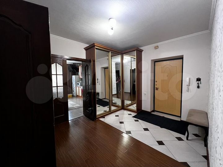 2-к. квартира, 90 м², 4/9 эт.