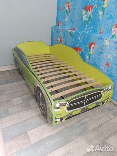 Детская кровать машина