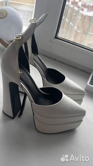 Туфли женские на высоком каблуке
