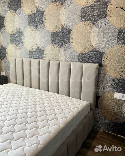 Кровать двуспальная с подъемным механизмом