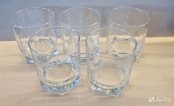 Набор бокалов и рюмок