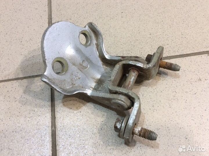 Петля двери задняя правая Mitsubishi Galant EA