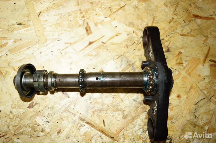 Траверса нижняя Yamaha FZ400