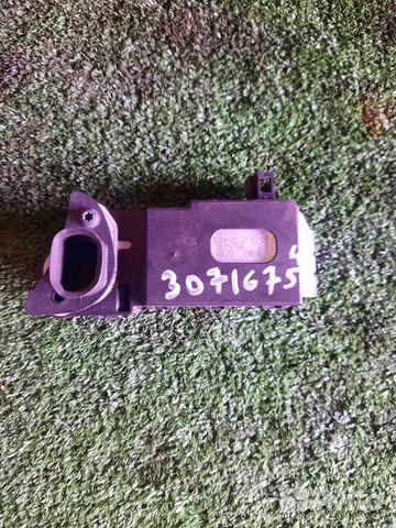 Замок лючка бензобака Volvo S40 V50 30716754