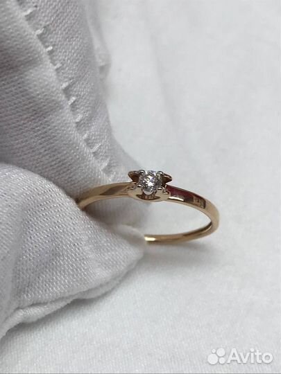 Кольцо с камнем золото 585