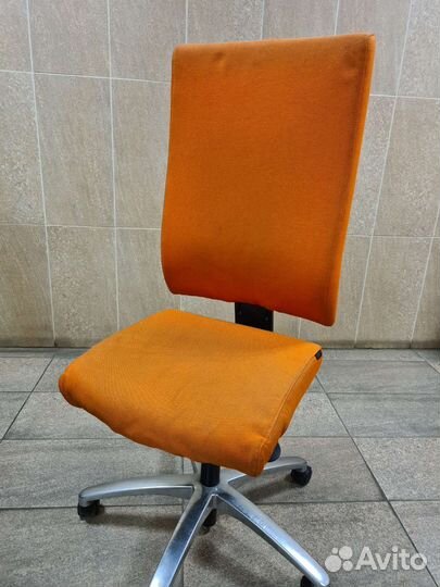 Кресла офисные яркие Dauphin Германия 6 штук