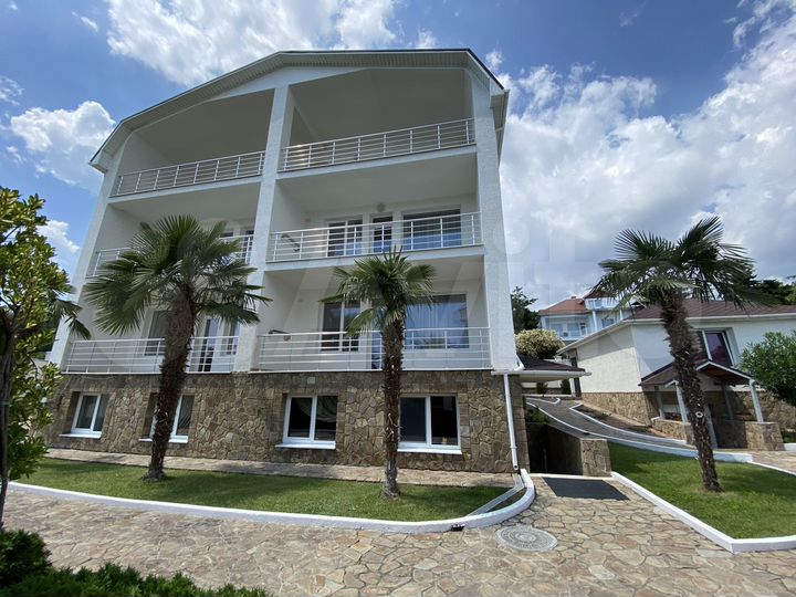 Дом 380 м² на участке 6 сот.