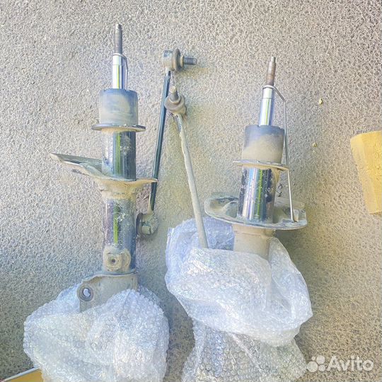 Амортизатор левый право пружине Kia Rio (2013