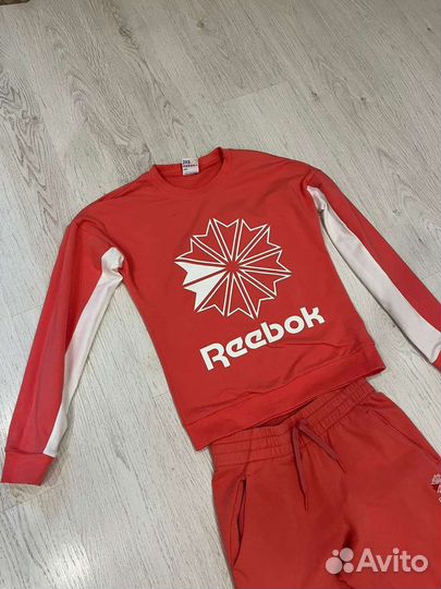 Спортивный костюм Reebok