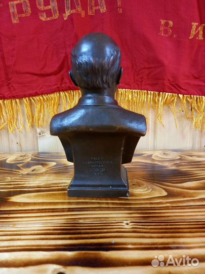 Бюст Ленина