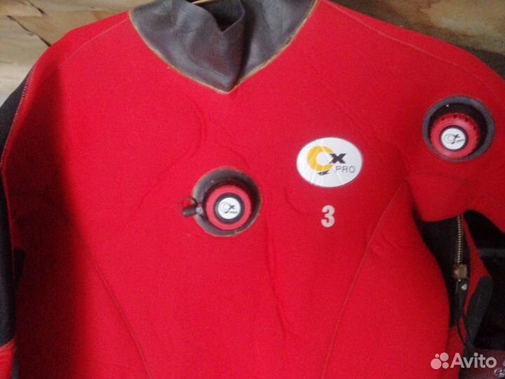 Сухой гидрокостюм для дайвинга