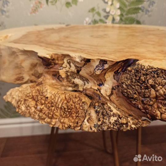 Журнальный столик из дерева