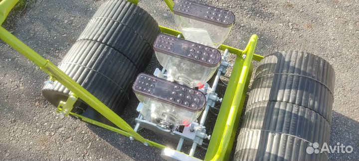 Сеялка для овощей 3-х рядная для мелких семян